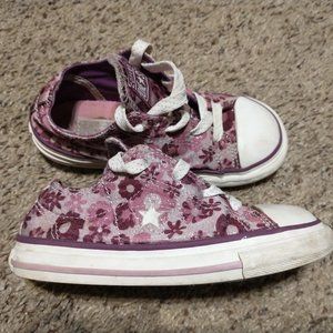 Converse One Star with flowers